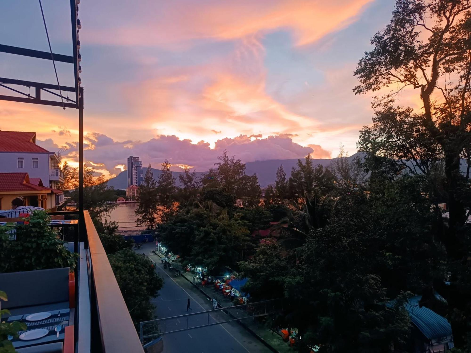 Park Inn Boutique And Hostel กำปอต ภายนอก รูปภาพ